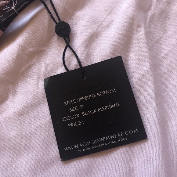 Acacia Black Elephant Set - Picture 3 of 4